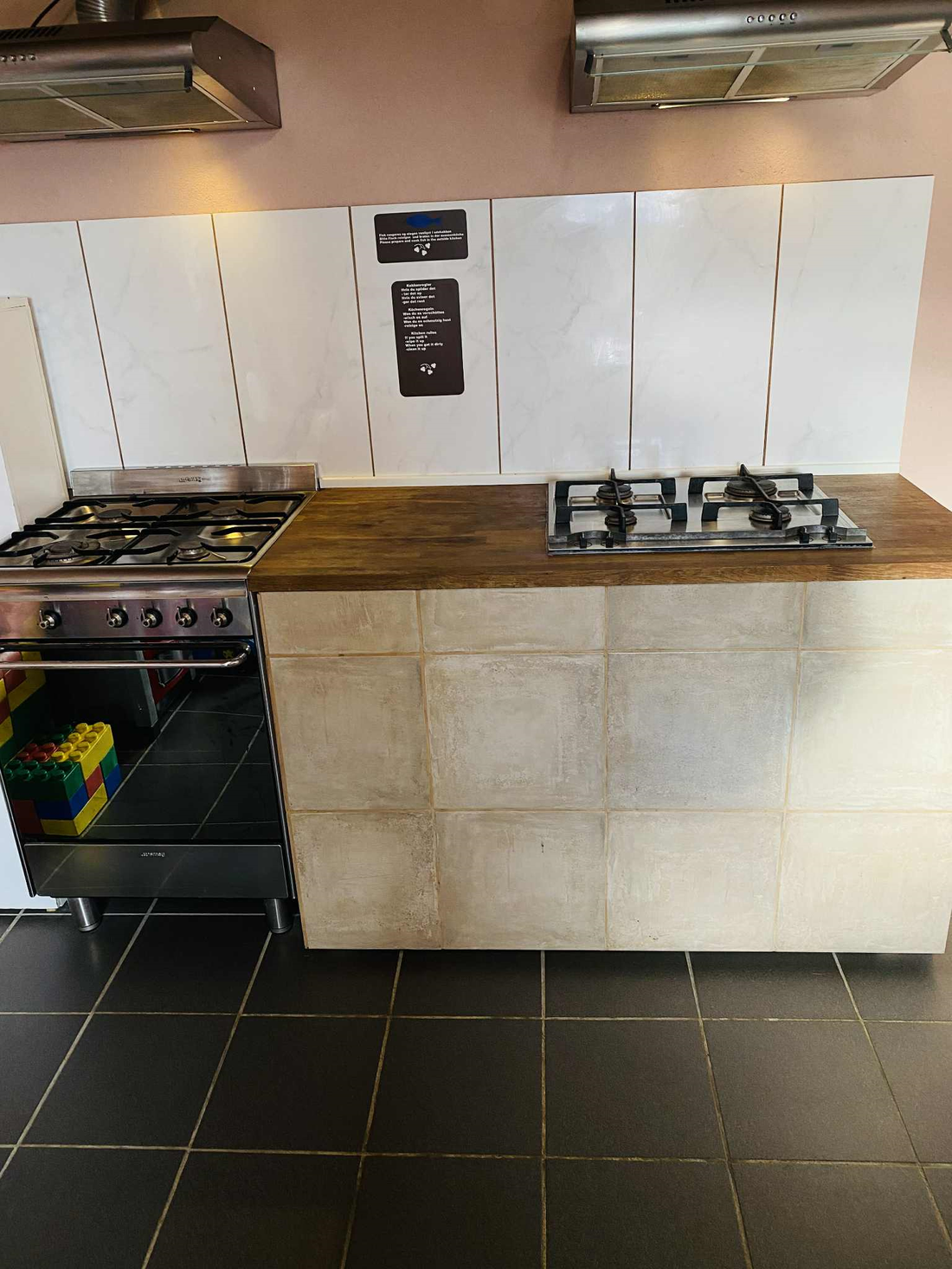 Moderne Sanitär- und Aufenthaltsbereiche